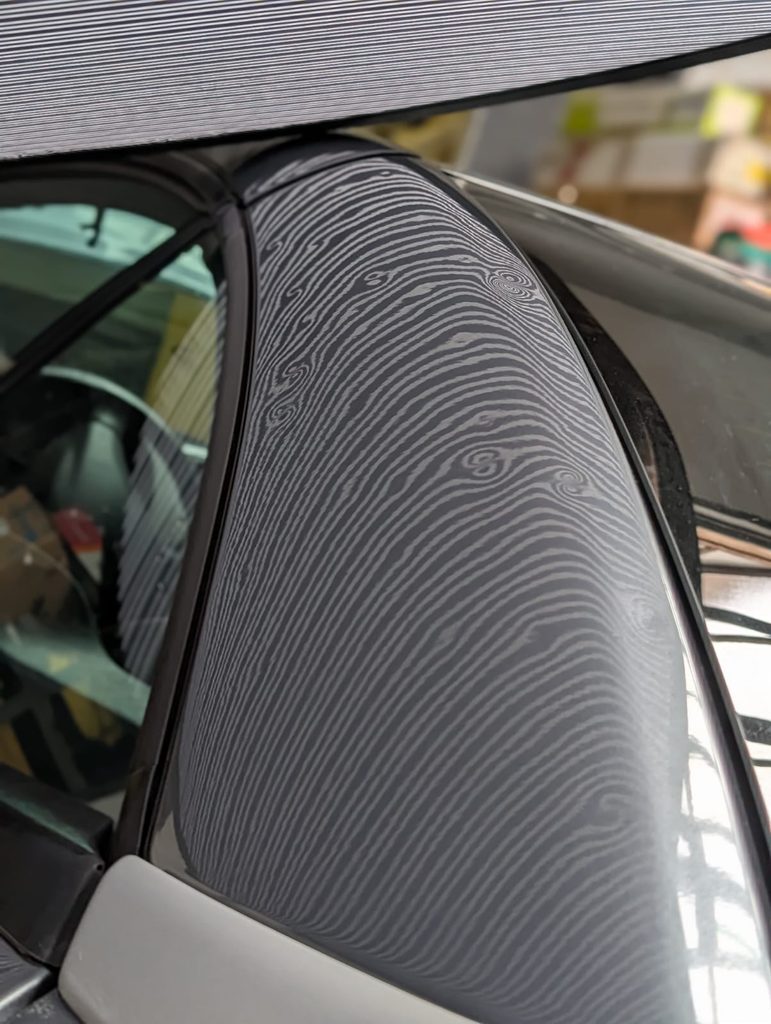 Hagelschaden am Auto vor der Reparatur